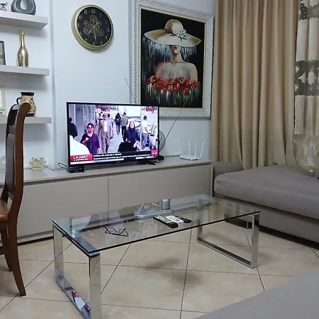 شقة Astir