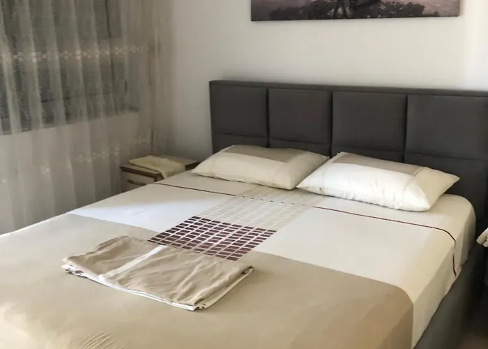 Apartament Astir *